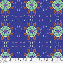 Load image into Gallery viewer, Folk Heart Quilt Pattern
