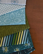 Load image into Gallery viewer, Tweed in Verde
